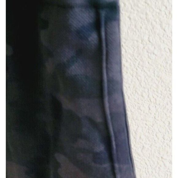 Spanx Leggings Camo Size Medium Look at Me Now Seamless Smoothing Shapewear - Picture 9 of 10